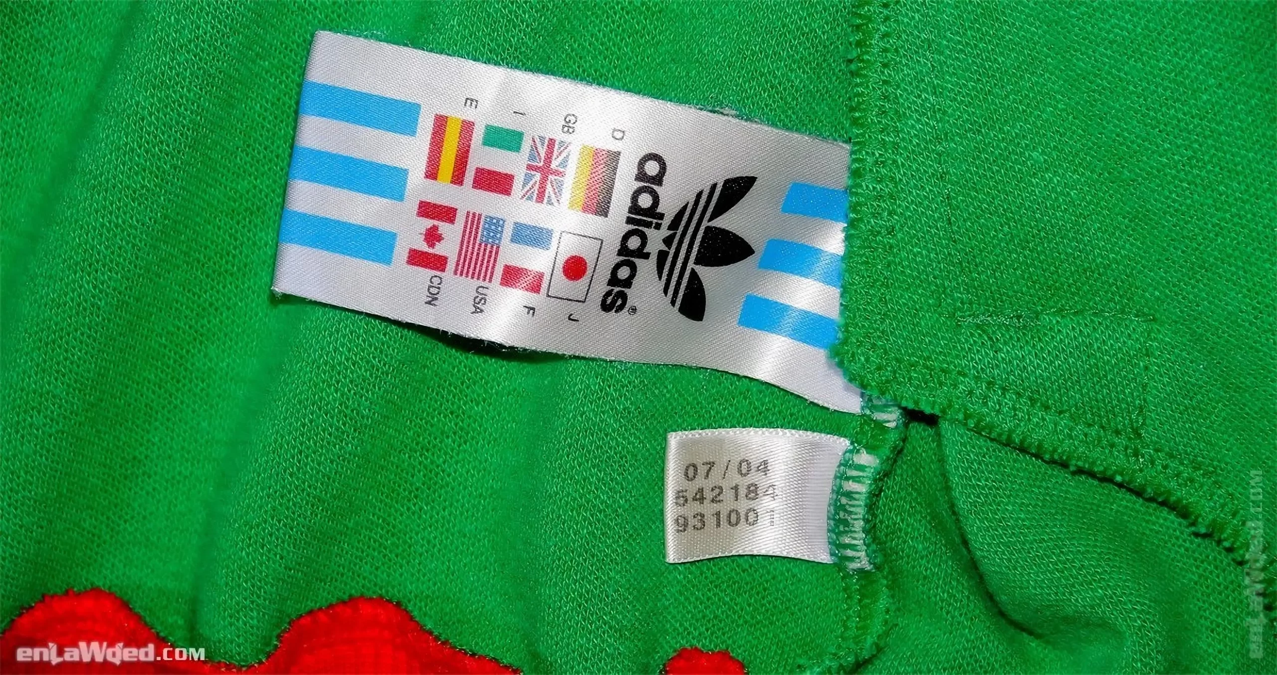 Adidas tag of the Maroc 1984 track top, with the month and year of fabrication: 07/2004