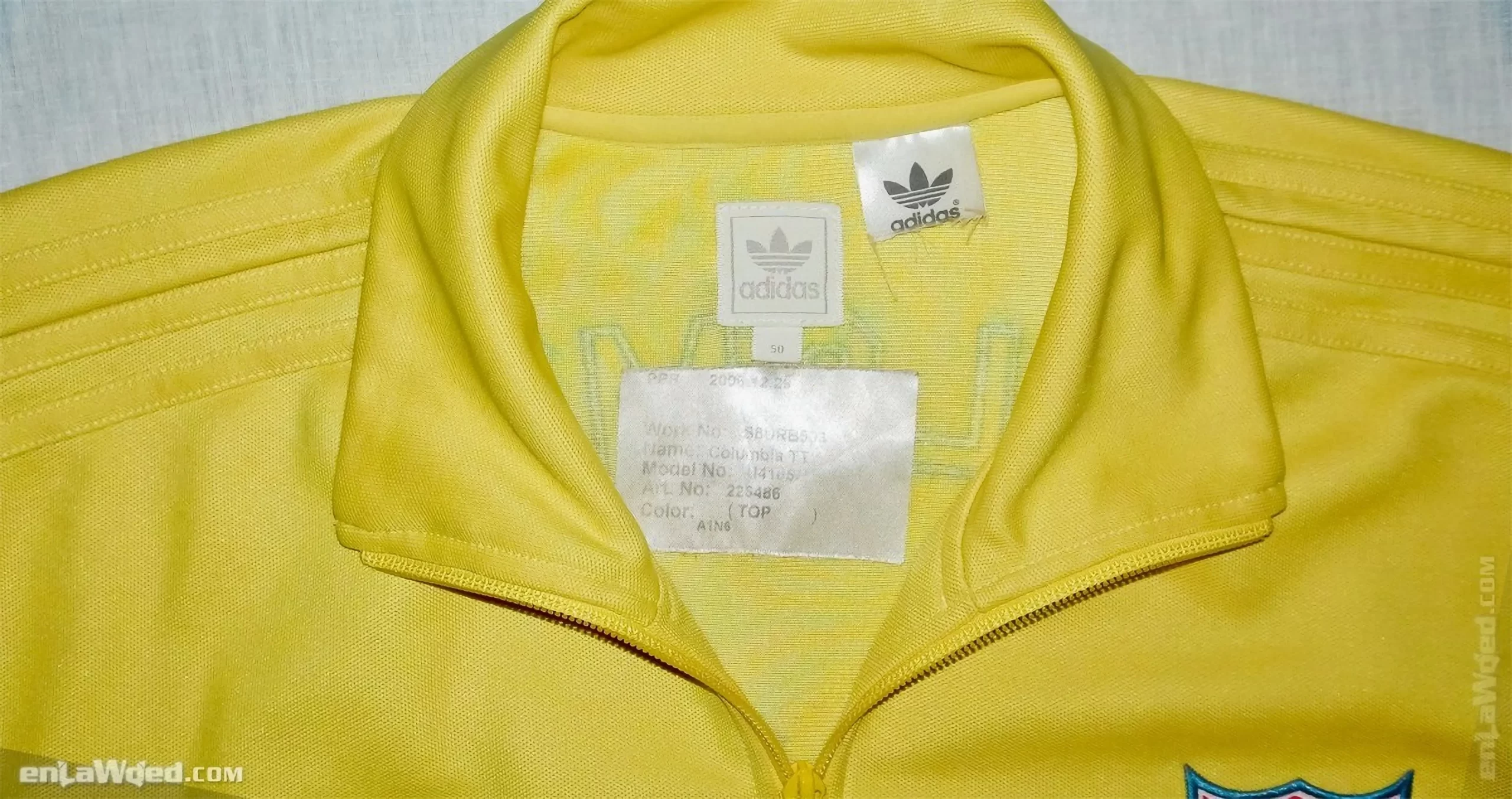 Adidas tag of the Colombia jacket, with the month and year of fabrication: 12/2006