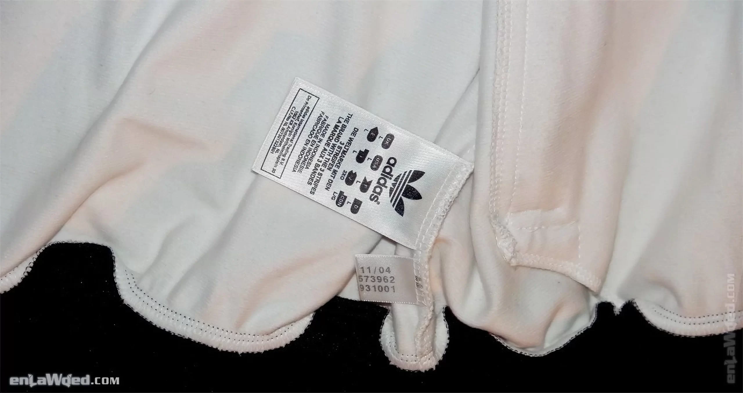 Adidas tag of the Honduras jacket, with the month and year of fabrication: 11/2004