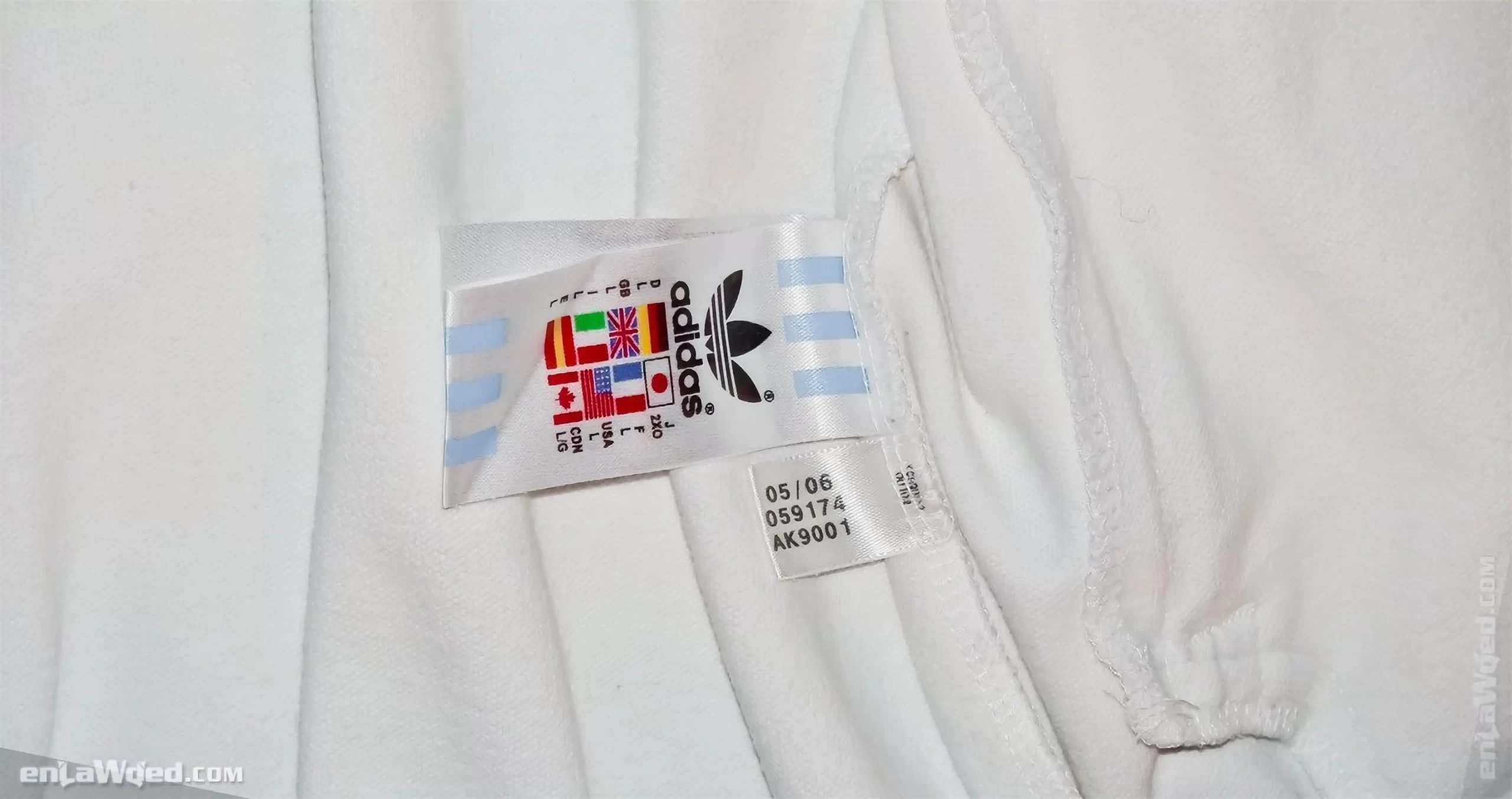Adidas tag of the London jacket, with the month and year of fabrication: 05/2006
